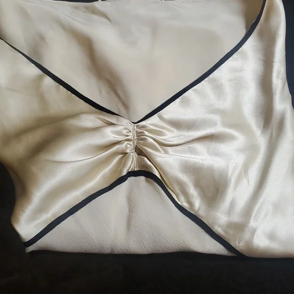 Elegant Cream Sleeveless Top - Picture 8 of 8